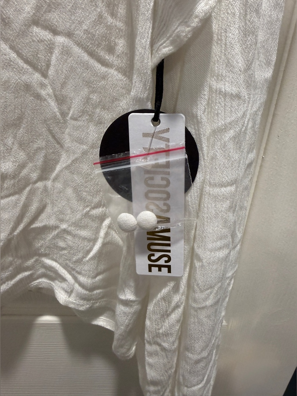 Amuse Society Beach Vida Bling White Ruffle Sleeve Button Front Blouse M NWT - Picture 15 of 15